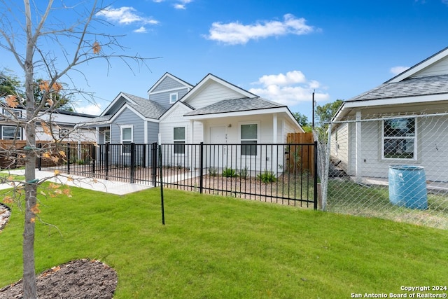 view of front of property with a front yard