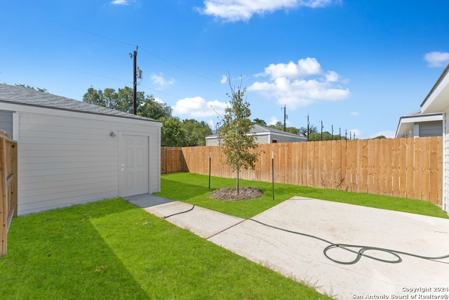 view of yard featuring a patio