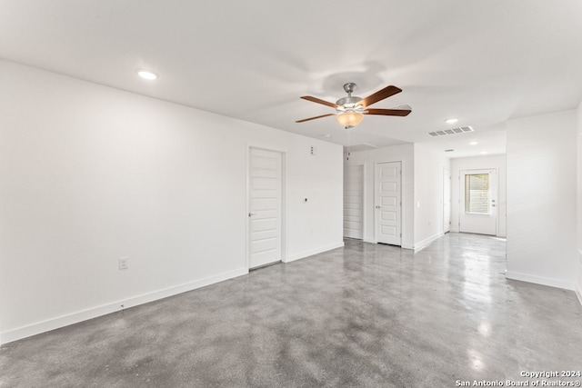 unfurnished room featuring concrete floors and ceiling fan