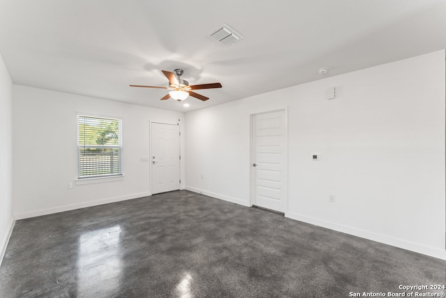 unfurnished room with ceiling fan