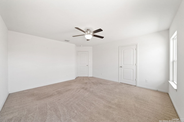 carpeted empty room featuring ceiling fan