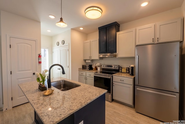 kitchen with a center island with sink, stainless steel appliances, sink, and white cabinetry