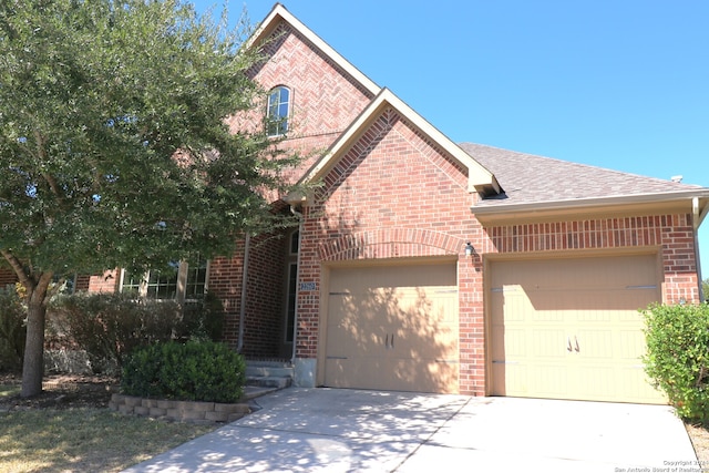 view of front property featuring a garage