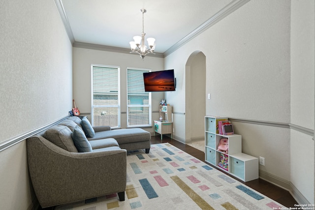 living room with an inviting chandelier, hardwood / wood-style flooring, and crown molding