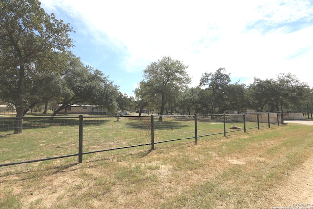 view of yard featuring a rural view