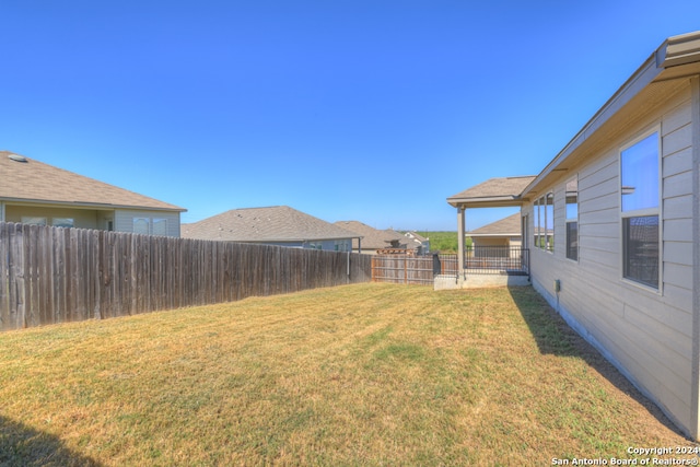 view of yard featuring a patio area