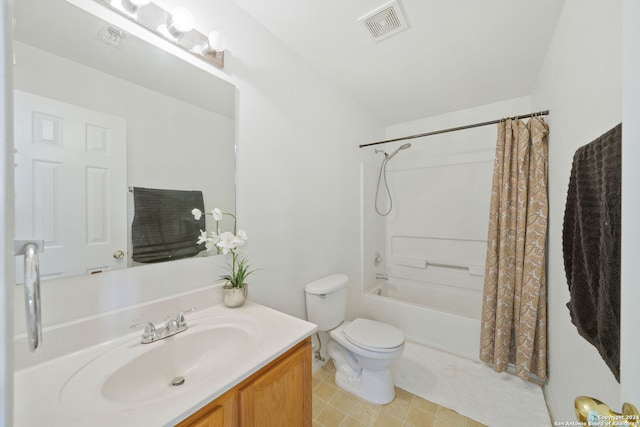 full bathroom with shower / bath combination with curtain, vanity, and toilet