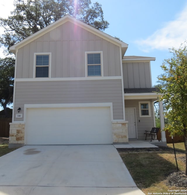 view of front facade featuring a garage