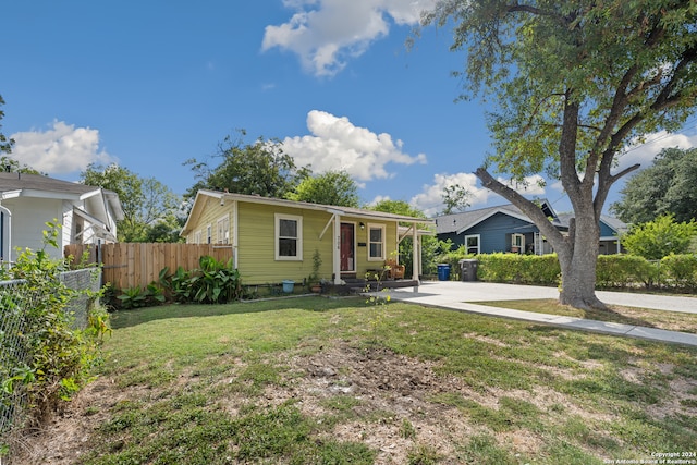 view of front of house with a front yard