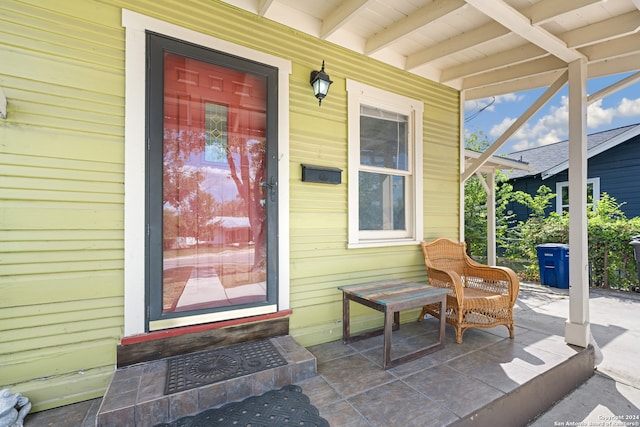 doorway to property featuring covered porch