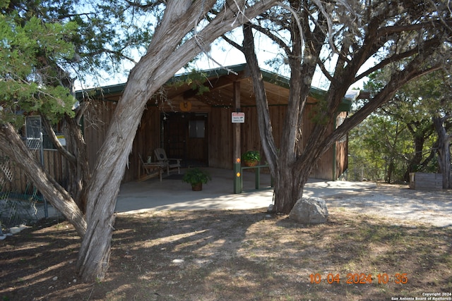 view of yard featuring a carport