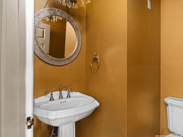 bathroom featuring sink and toilet