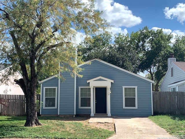 view of front of house with a front yard