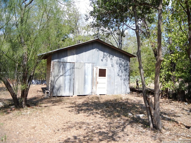 view of outbuilding