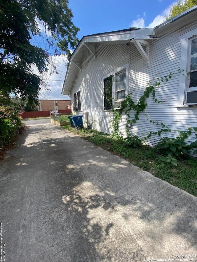 2019 Martin Luther King Dr, San Antonio, TX 78203 - view of side of home featuring driveway