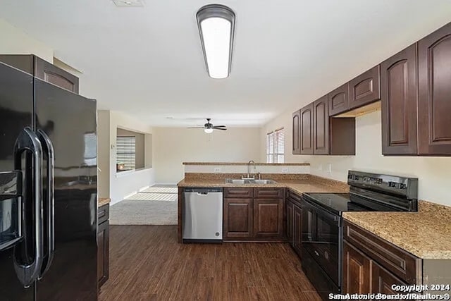 kitchen featuring sink, kitchen peninsula, black appliances, dark hardwood / wood-style flooring, and ceiling fan