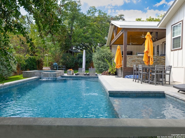 view of swimming pool featuring an in ground hot tub, a patio area, an outdoor bar, and ceiling fan