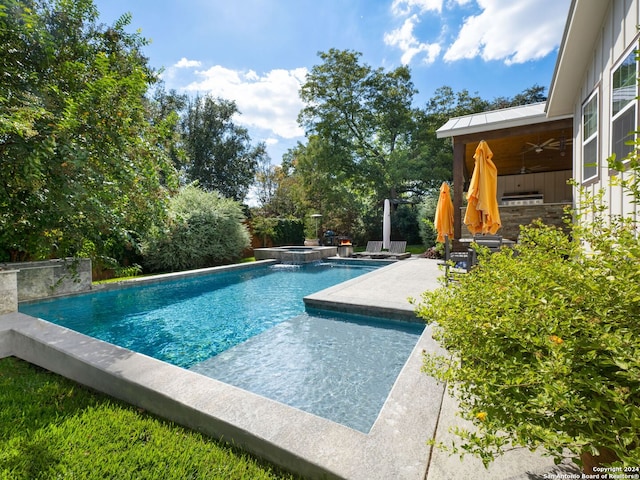 view of pool featuring an in ground hot tub, ceiling fan, and a patio area