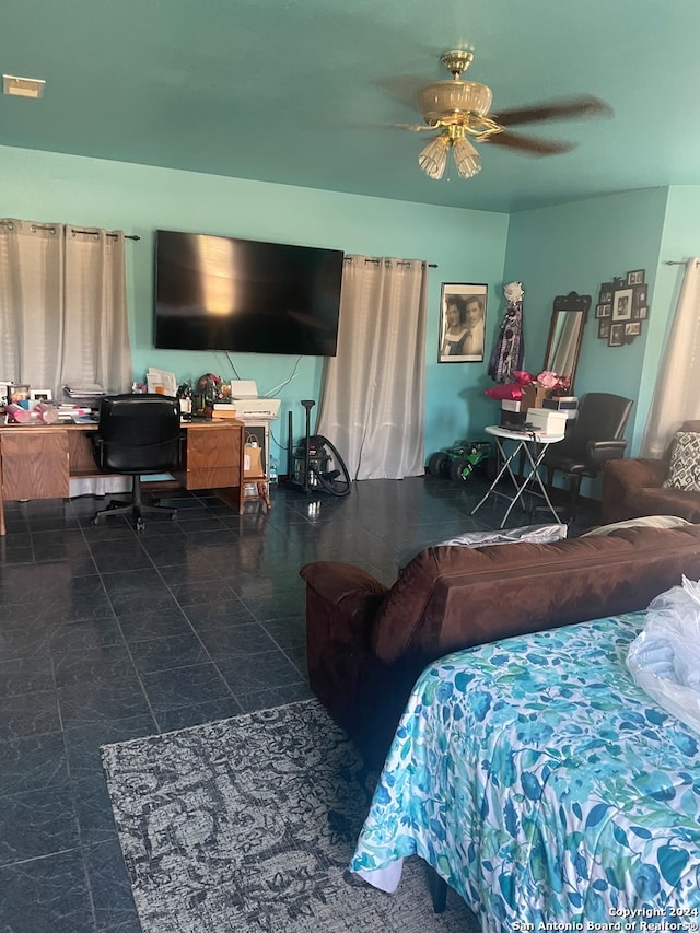 bedroom featuring ceiling fan