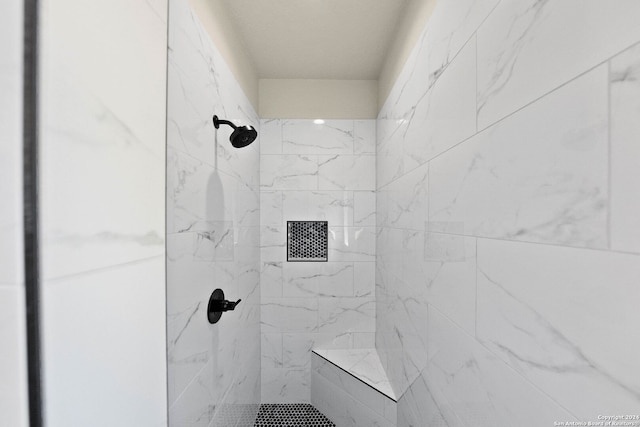 bathroom featuring tiled shower