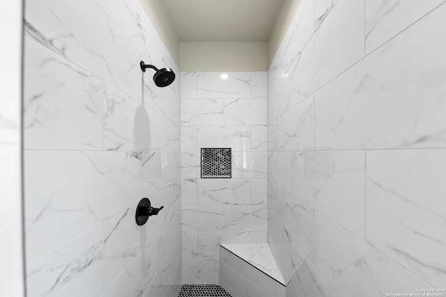 bathroom featuring tiled shower