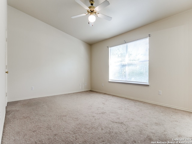 unfurnished room featuring ceiling fan and carpet flooring