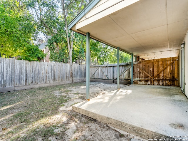 view of yard with a patio area