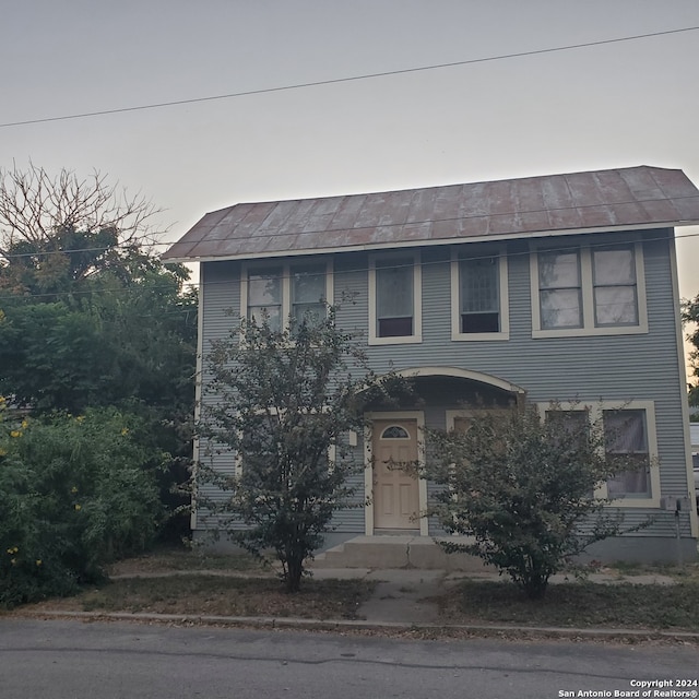 view of front of property