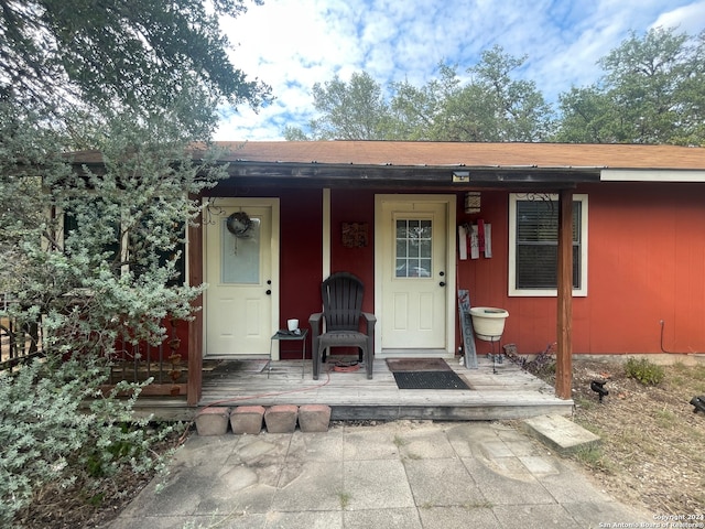 doorway to property featuring covered porch