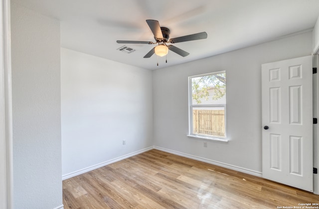 unfurnished room featuring light hardwood / wood-style floors and ceiling fan