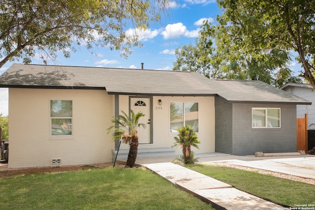 ranch-style home featuring a front yard