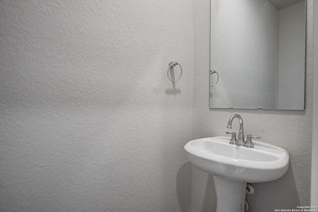 bathroom with sink