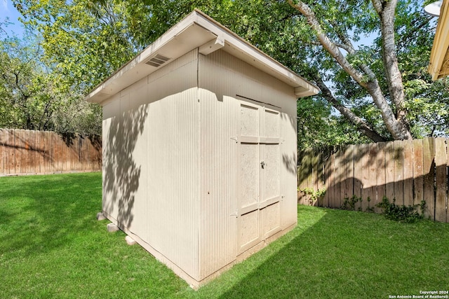 view of outdoor structure with a yard