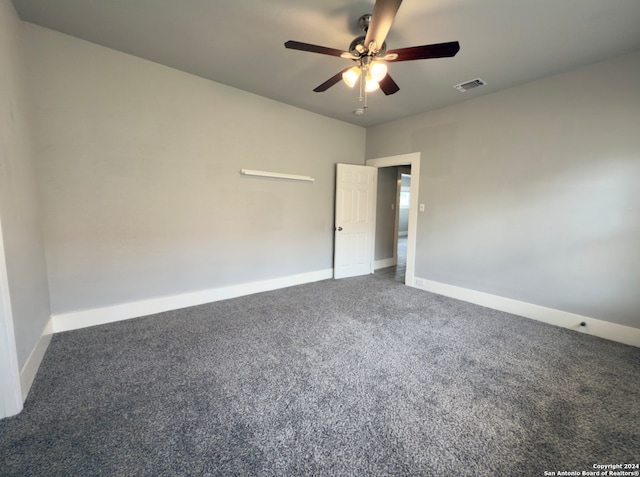 carpeted empty room featuring ceiling fan