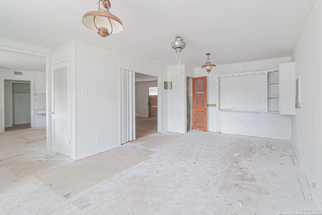 unfurnished bedroom featuring a closet