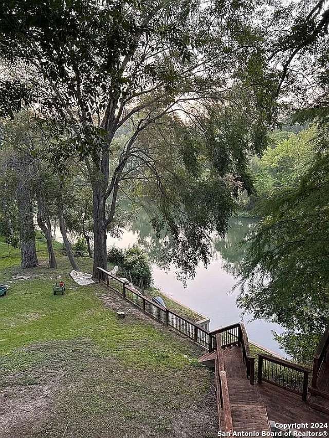 view of yard featuring a water view