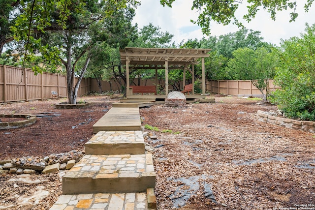 view of yard featuring a pergola