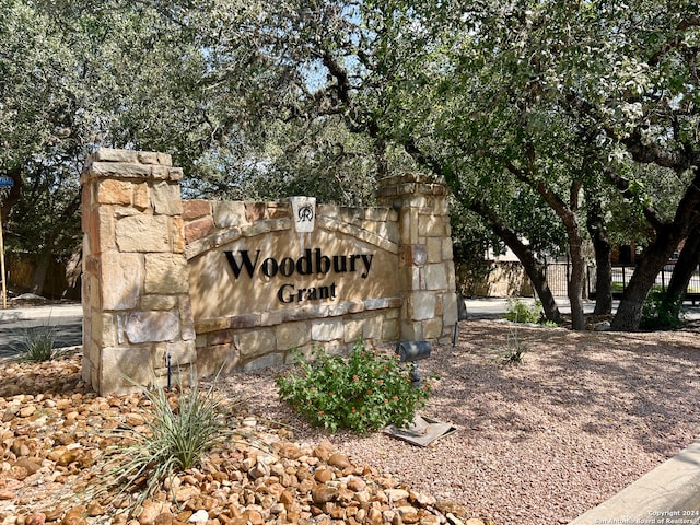 view of community / neighborhood sign