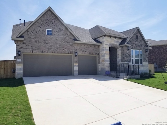 view of front of home featuring a front yard and a garage