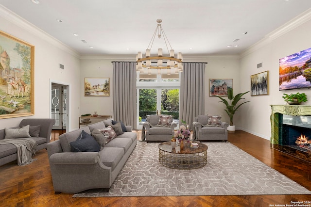 living room with crown molding and a chandelier