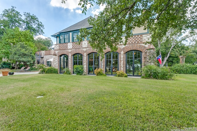 view of front of house with a front lawn