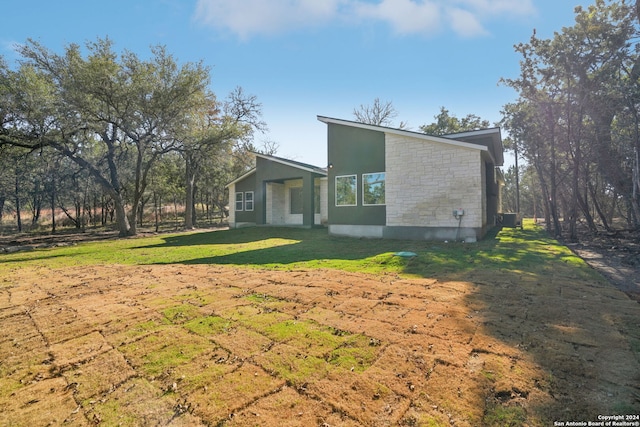 exterior space with a lawn