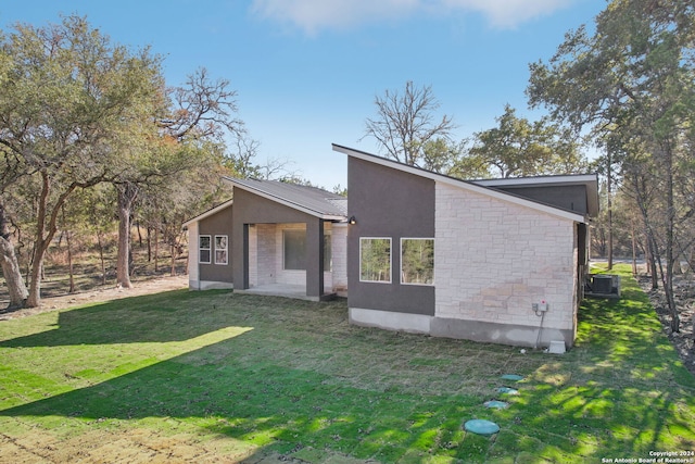 rear view of house featuring a lawn