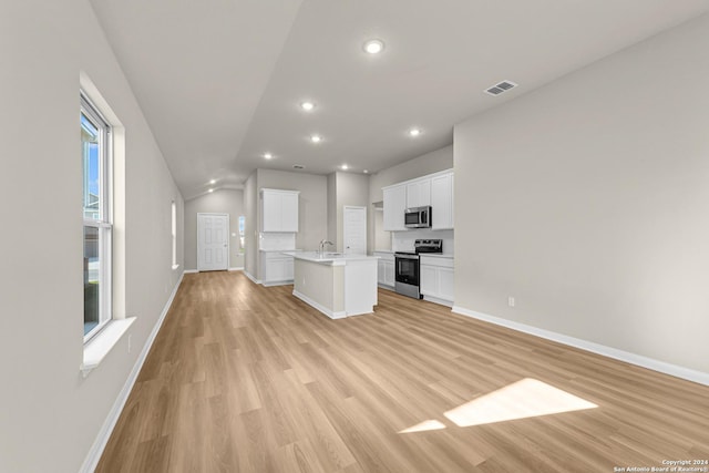 kitchen featuring white cabinetry, sink, light hardwood / wood-style floors, a kitchen island with sink, and appliances with stainless steel finishes