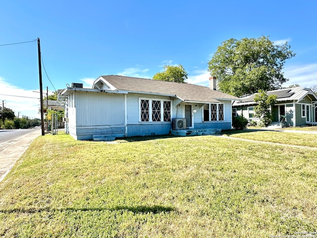 view of front of home with a front lawn