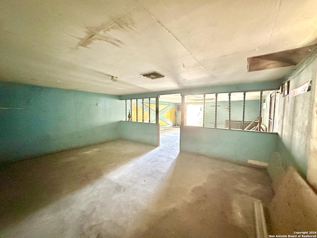 1244 Rigsby Ave, San Antonio, TX 78210 - interior space featuring unfinished concrete floors