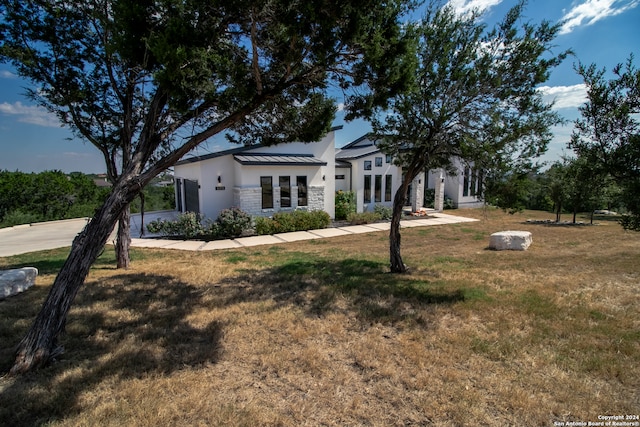 view of front of home with a front lawn