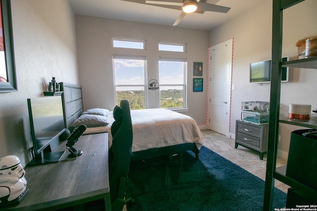 bedroom with ceiling fan