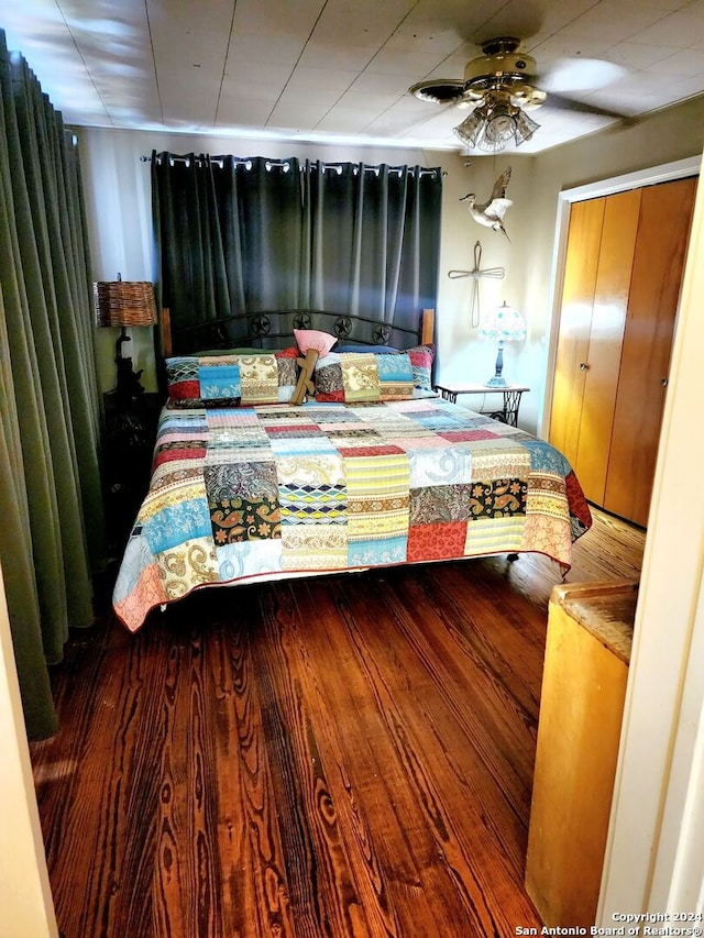 bedroom featuring hardwood / wood-style flooring and ceiling fan