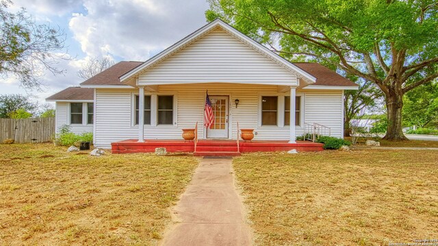 1801 3rd St, Floresville, TX 78114 - bungalow-style house featuring covered porch and roof with shingles
